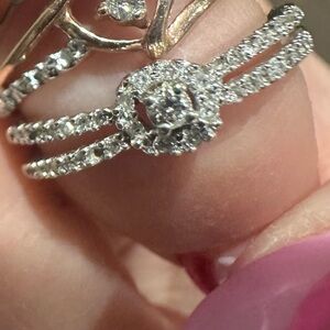 Elegant Silver Ring Set with Diamonds and Heart Design